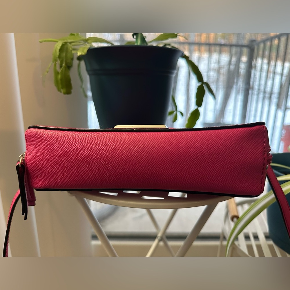 Tignanello vibrant pink crossbody bag - Picture 5 of 11